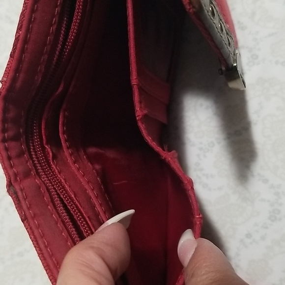 Elegant Red Wallet with Brown Accents - Picture 7 of 9